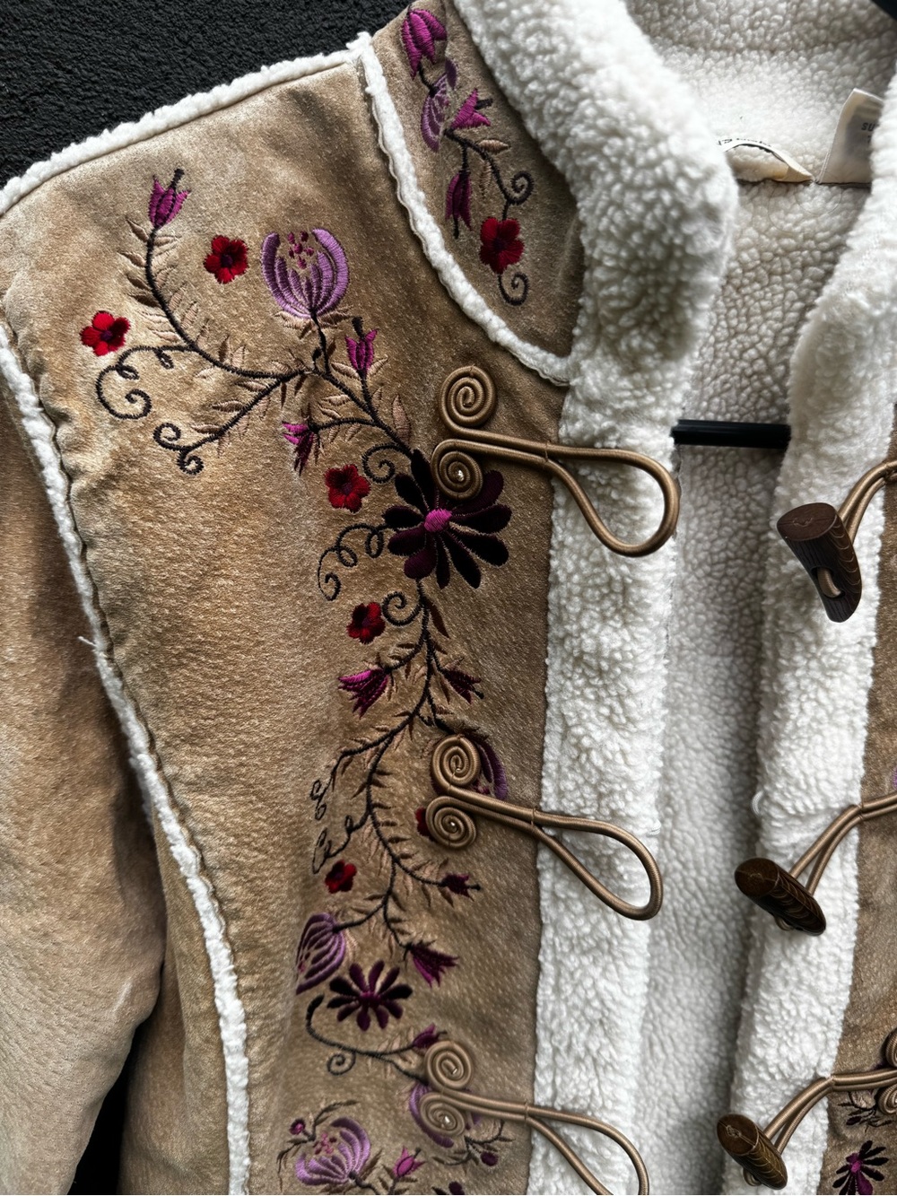Vintage Embroidered suede shearling jacket — features on an episode of friends - Picture 2 of 9
